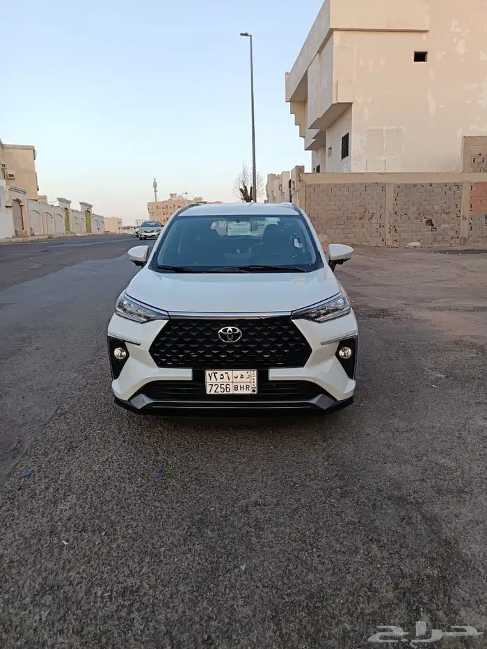 تايوتا فيلوز عائليه 7 ركاب للتقبيل مقبل مبلغ بسيط 8000 0