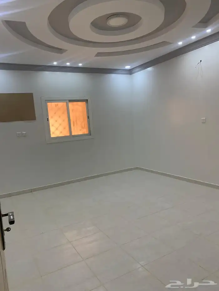 شقة مع سطح للإيجار في الطايف حي الوسام 2