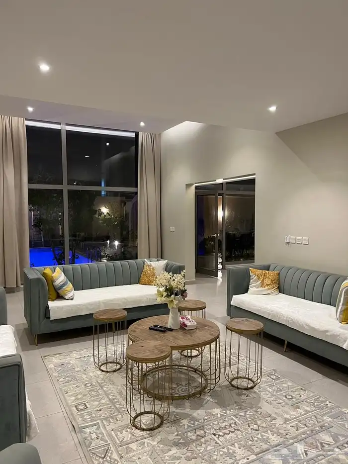 للايجار السنوي شاليه مودرن بحي الرمال 2