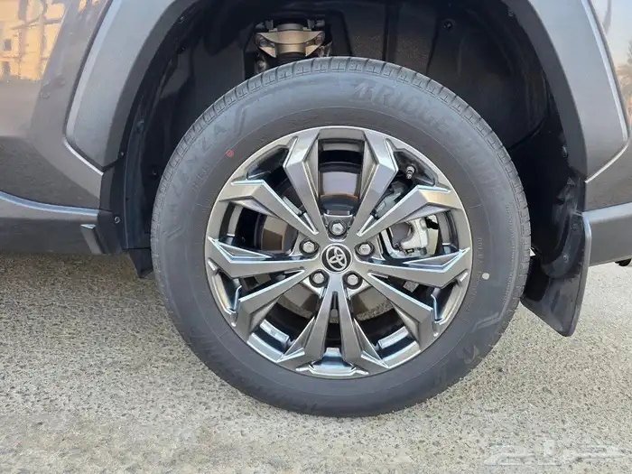 للبيع تويوتا راف فور 2024 نص فل دبل 11