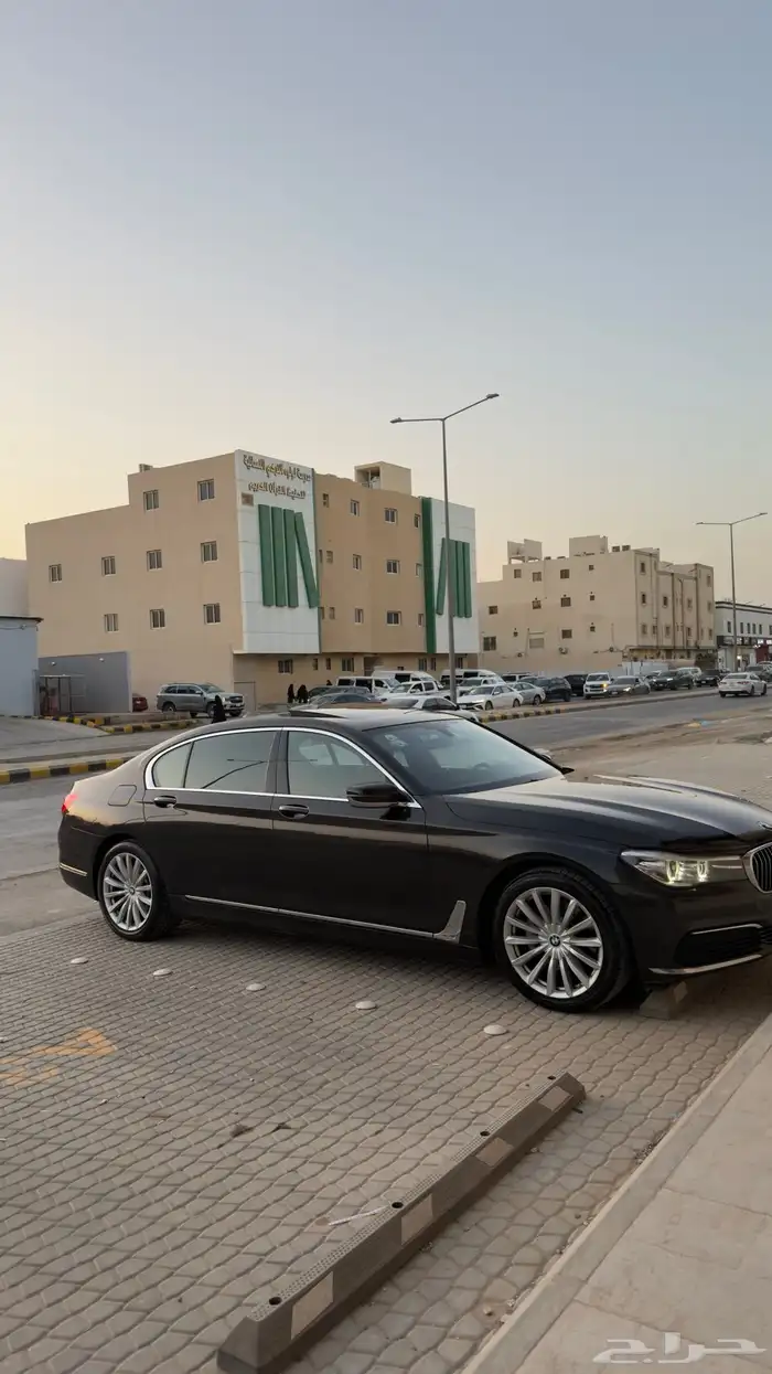 بي ام دبليو BMW 730il موديل 2018 اللون عودي 18