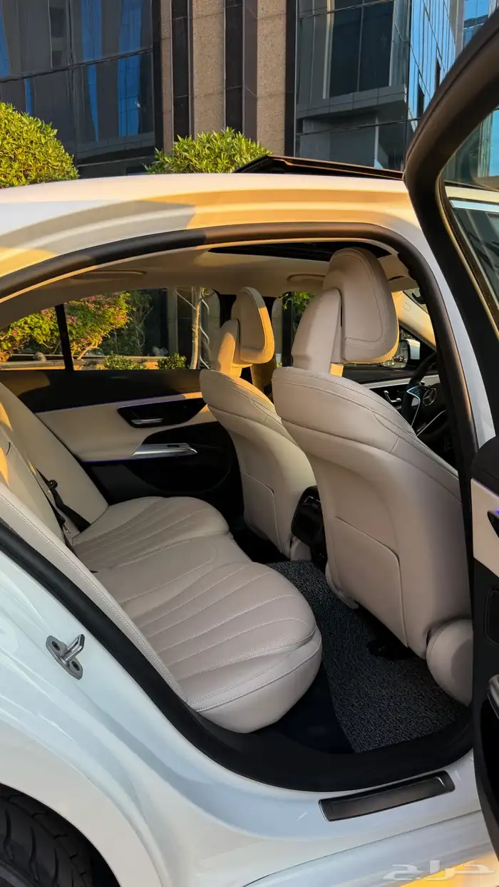 مرسيدس e200 2024 10