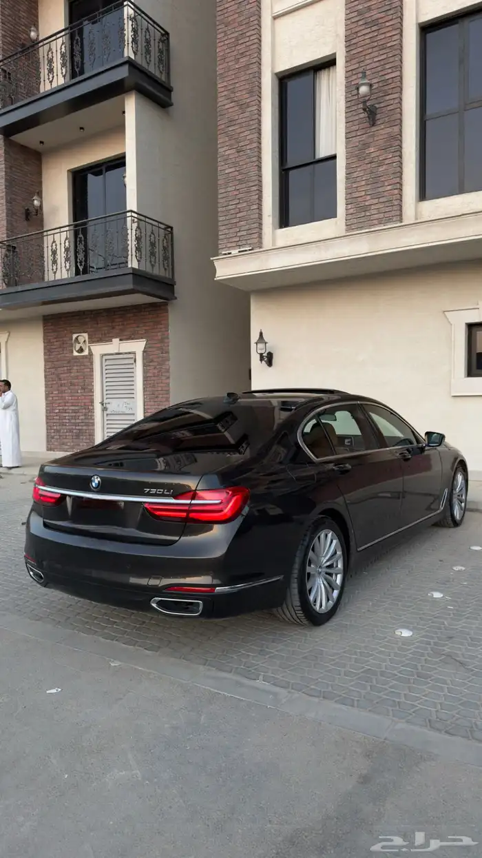 بي ام دبليو BMW 730il موديل 2018 اللون عودي 1