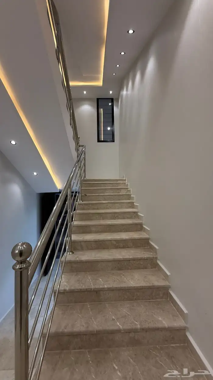 للبيع روف علوى بسعر 650 الف خميس مشيط 8