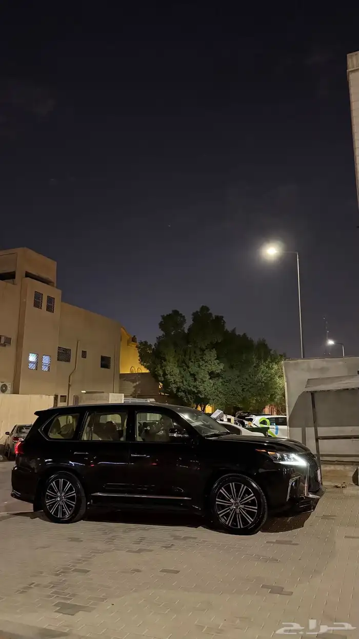 للبيع جيب لكزس ممشى قليل وارد وليد 3