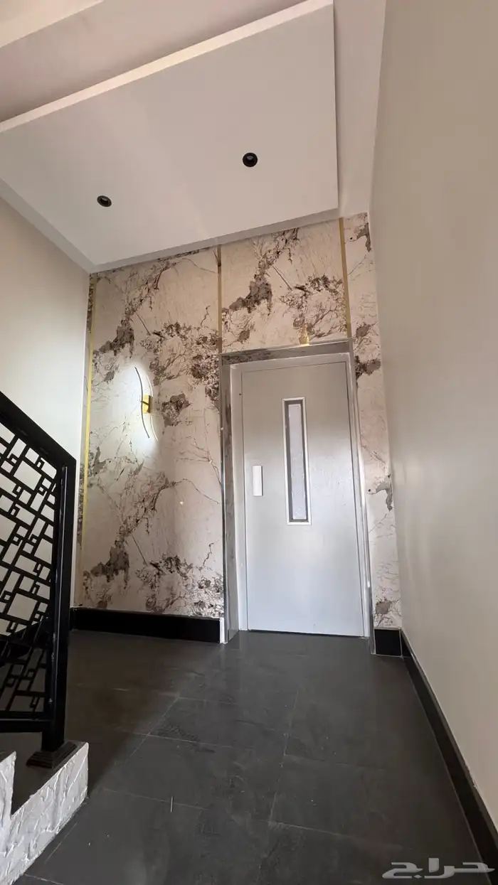 للبيع روف علوى مع ملحق مداخل مستقله من 600 الف بالخميس 2