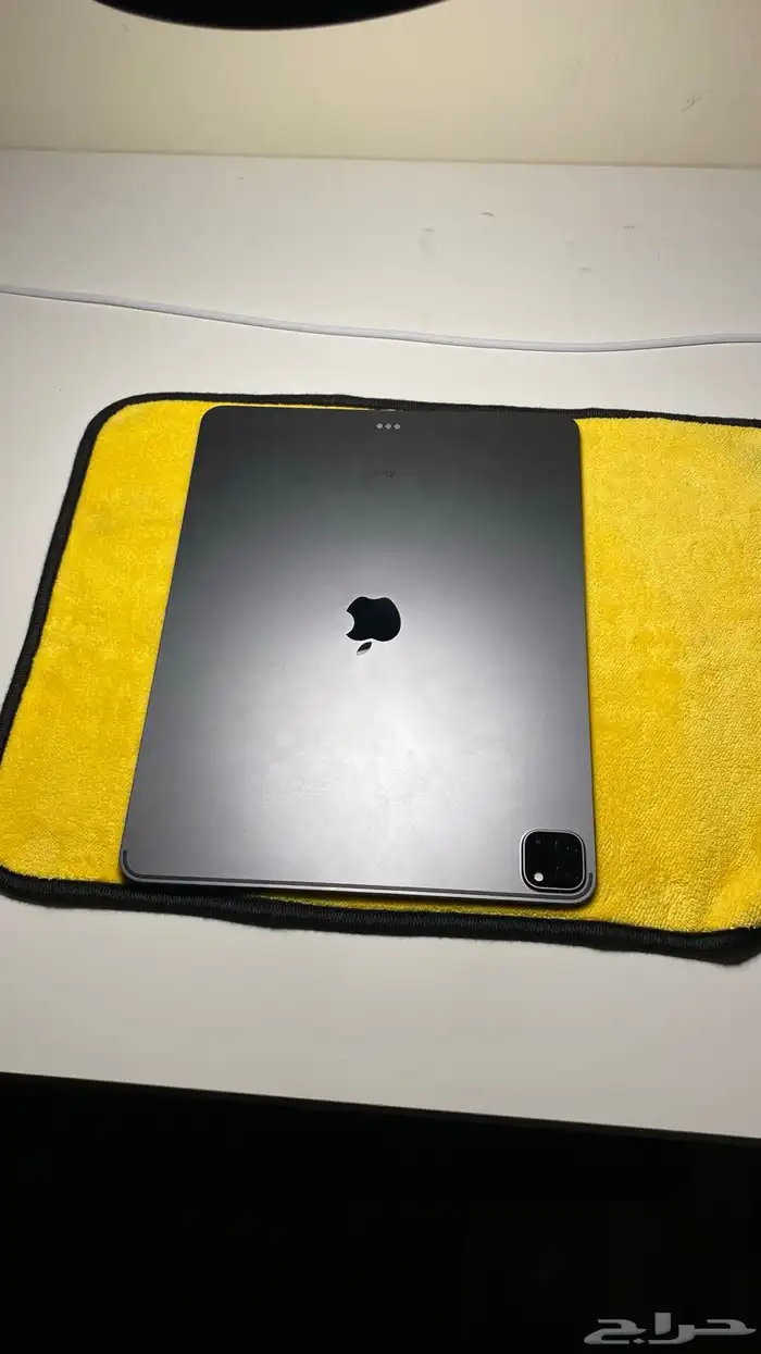 ايباد برو مع هديتين مجانا 10