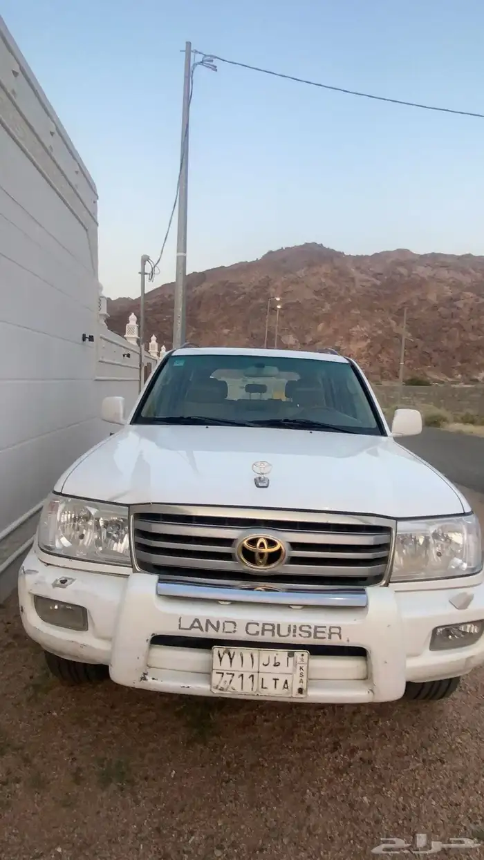 لاندكروزر 206 7