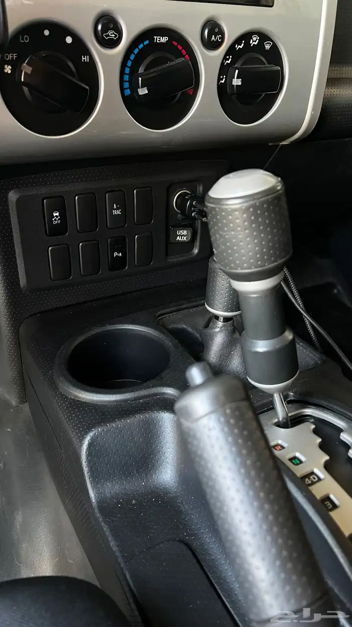 اللون اسود FJ 1 2012 17