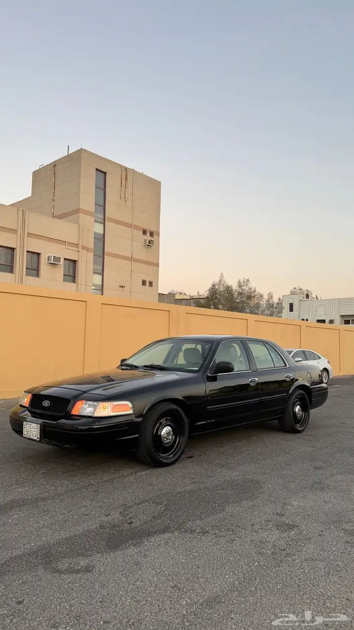 فورد كروان فكتوريا 2011 1