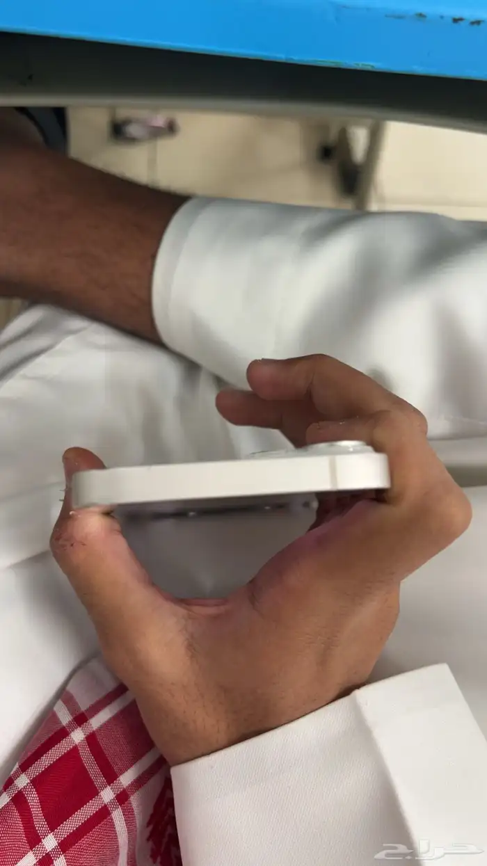 ايفون 14 العادي نظيف 4