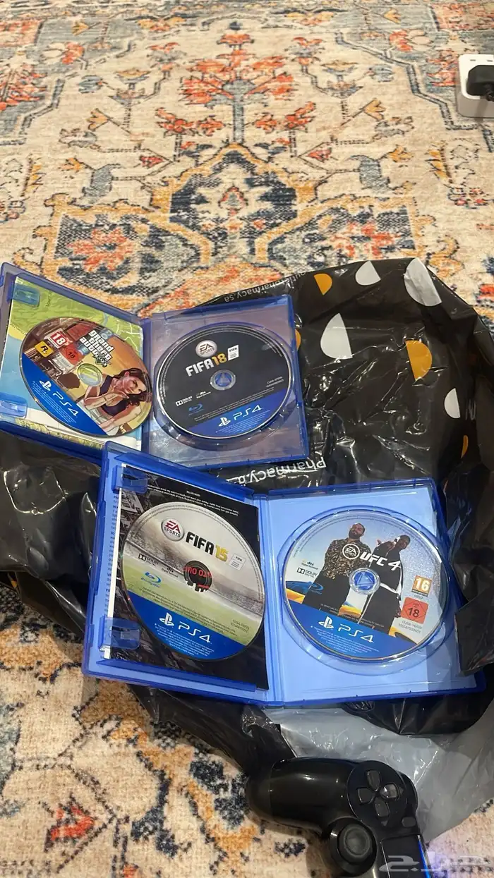 للبيع بلاستيشن 4 نظييف 6