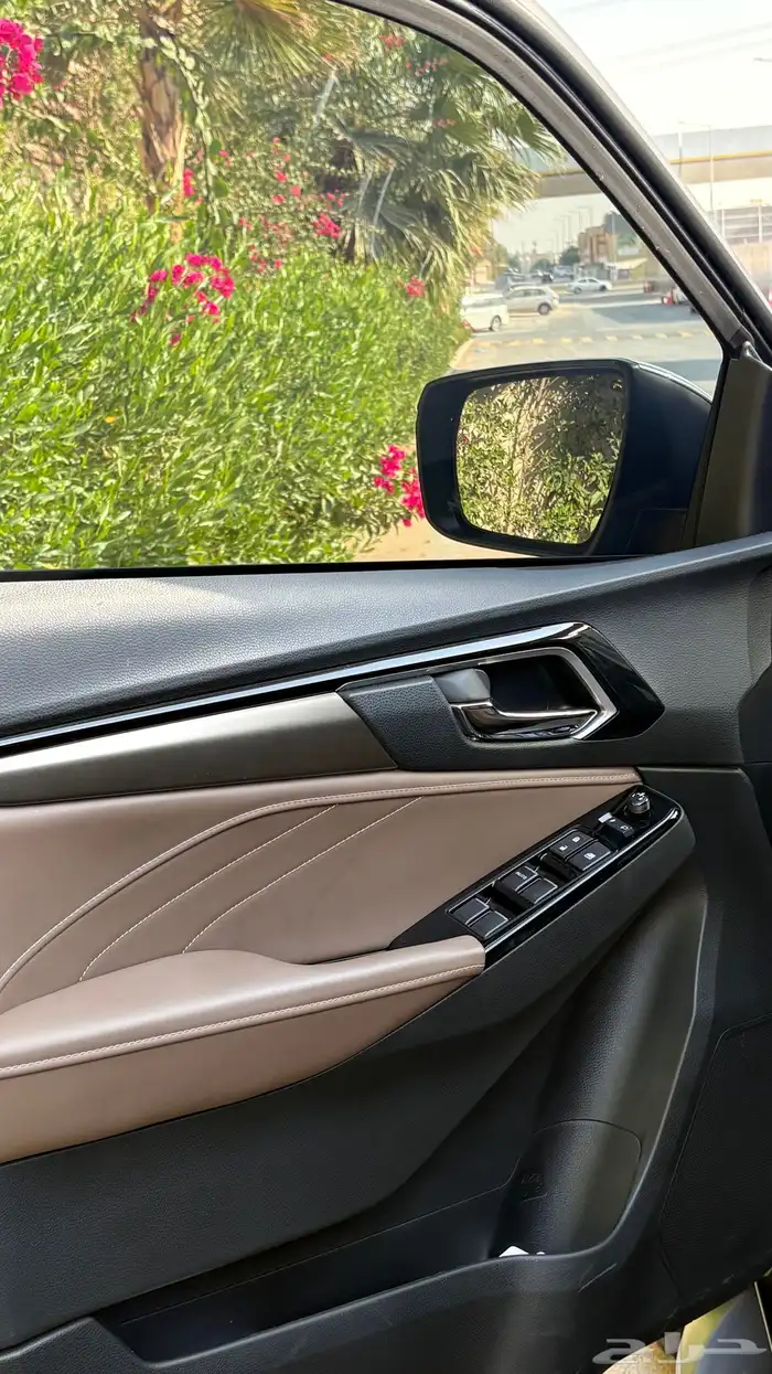 ايسوزو ام يو اكس 4