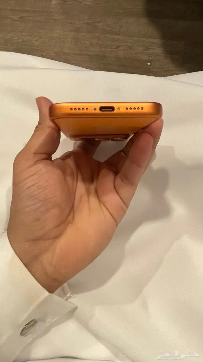 جوال ايفون 17 برو برتقالي 2