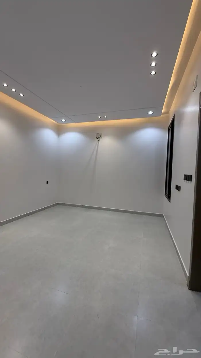 للبيع روف علوى بسعر 650 الف خميس مشيط 26