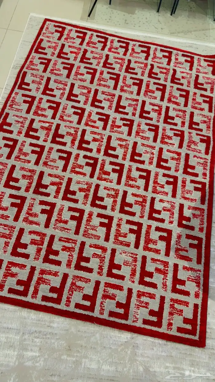 سجادة فندي تقليد نظيف 0