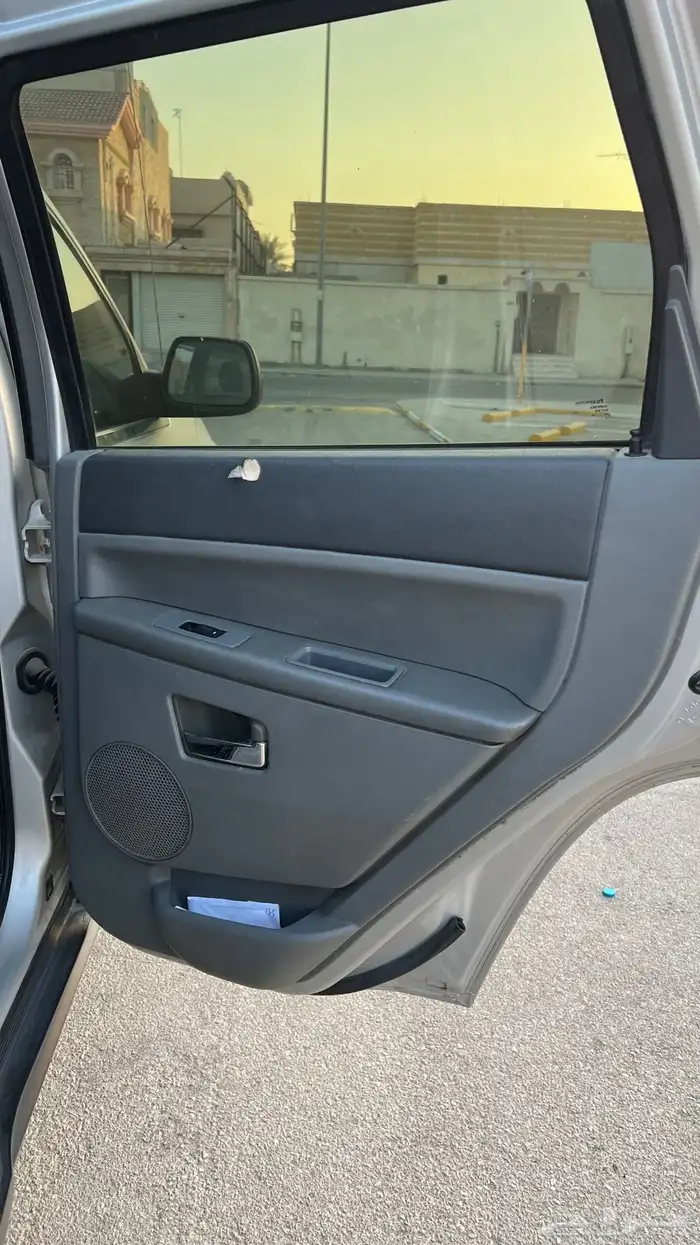 جيب قراند شروكي ليمتد موديل 2006 25