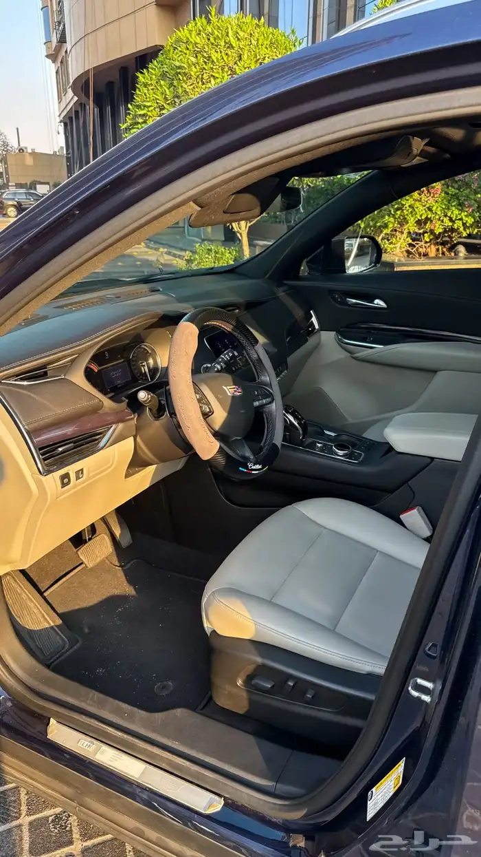 كاديلاك xt4 فل 2022 8