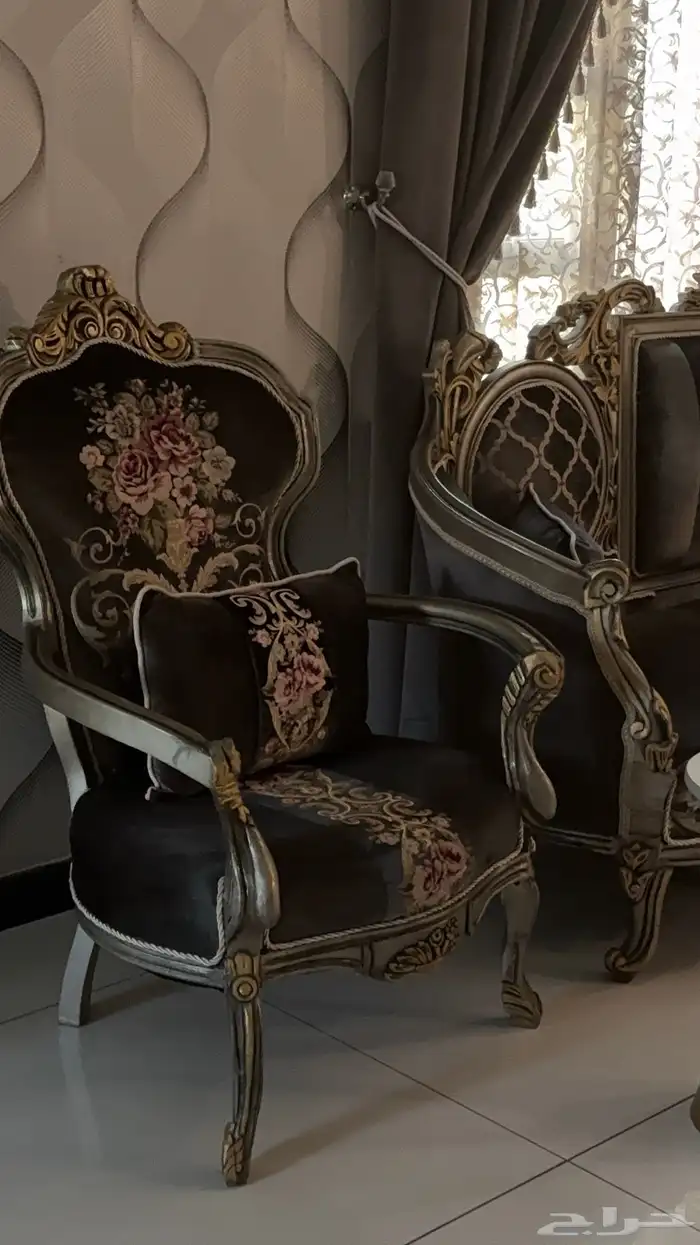 للبيع كنب صاله مع طاولاتها 1