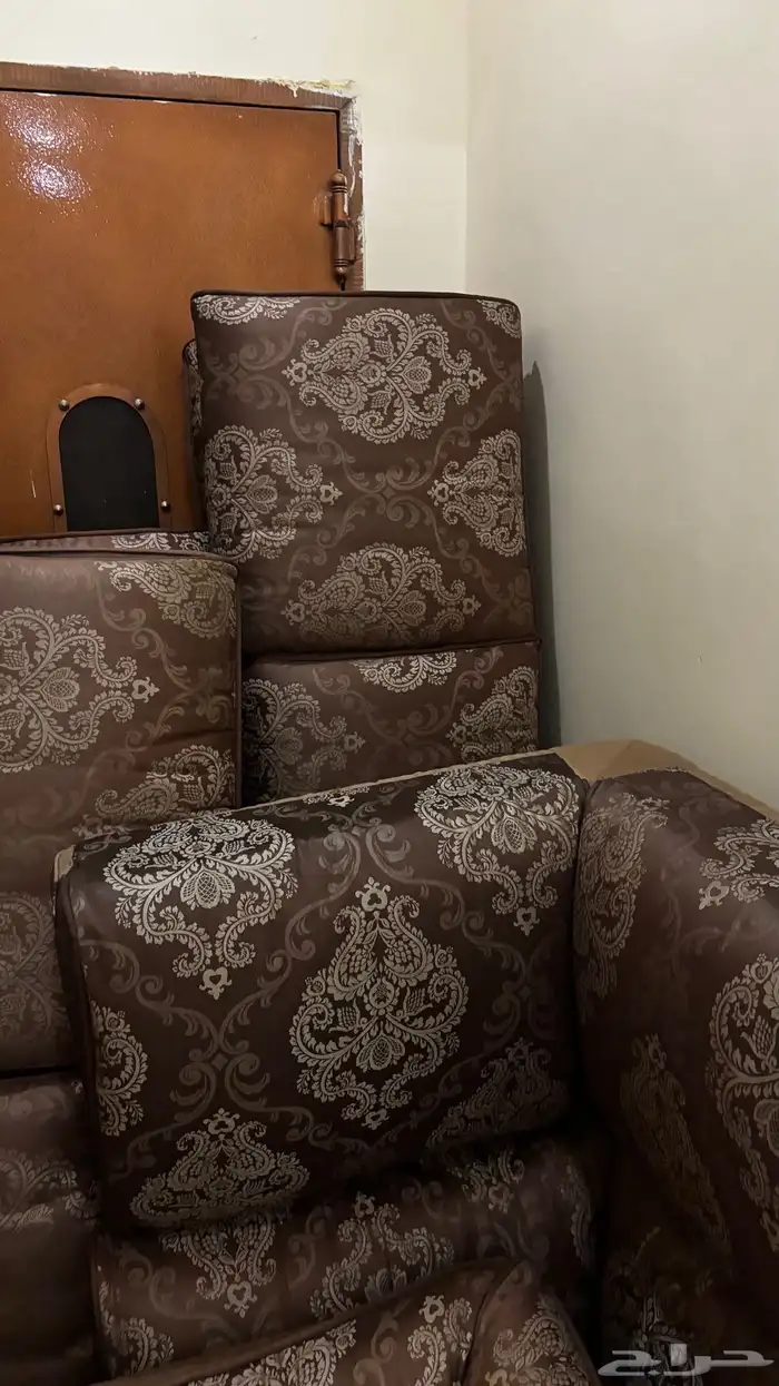 9مخاد  و3 مراكي نضيفه شرط مغسوله ومنضفه 0