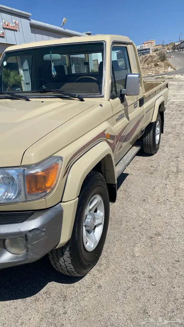 شاص 2009 رفرف بدون مكره وبدون دفلك ممشى 181 الف حقيقي وكالة 27