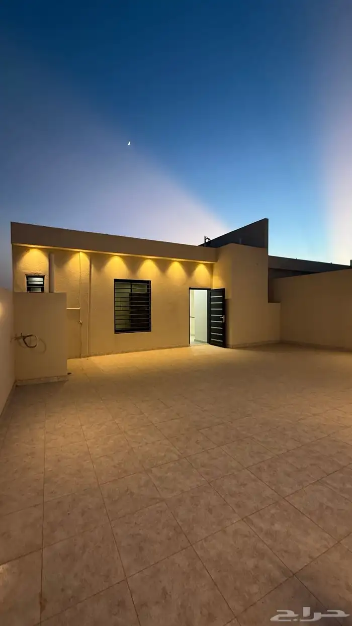 للبيع روف علوى بسعر 650 الف خميس مشيط 42