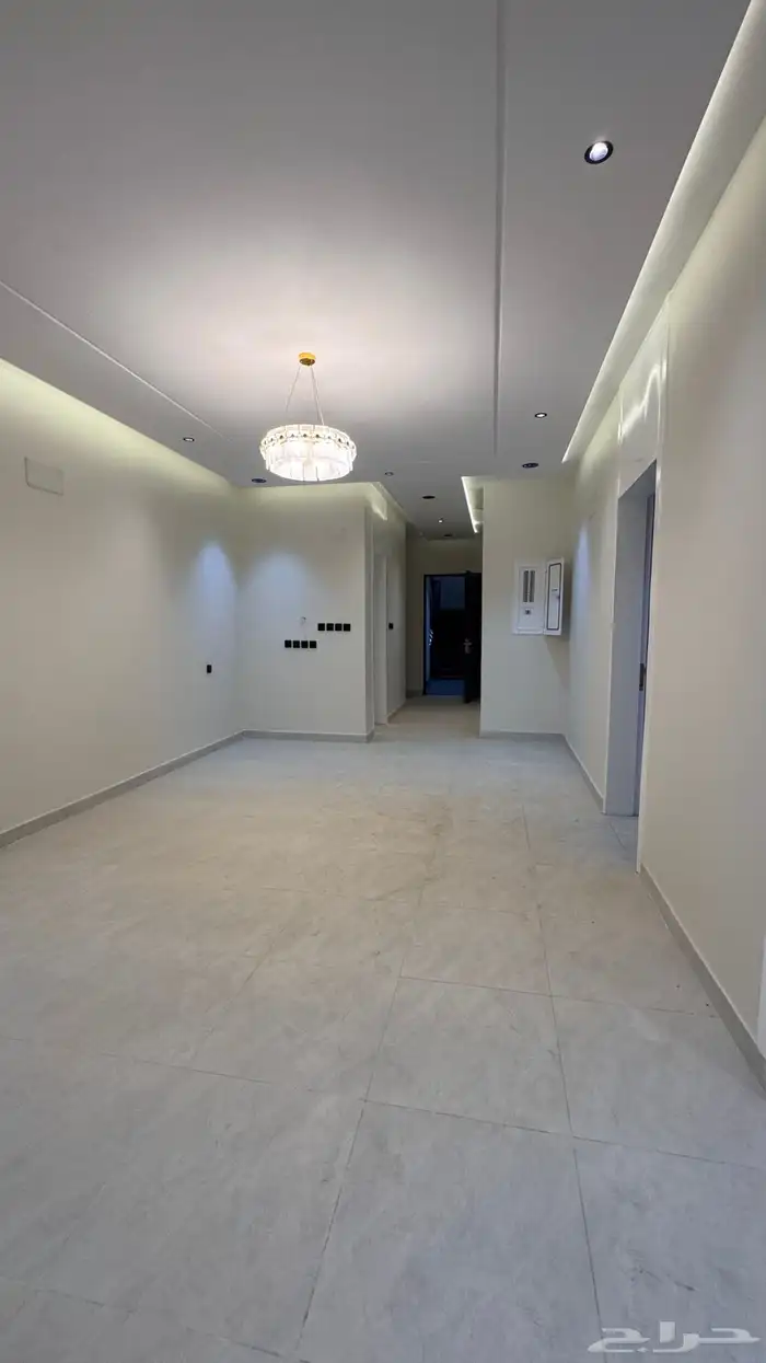 للبيع روف علوى مع ملحق مداخل مستقله من 600 الف بالخميس 20