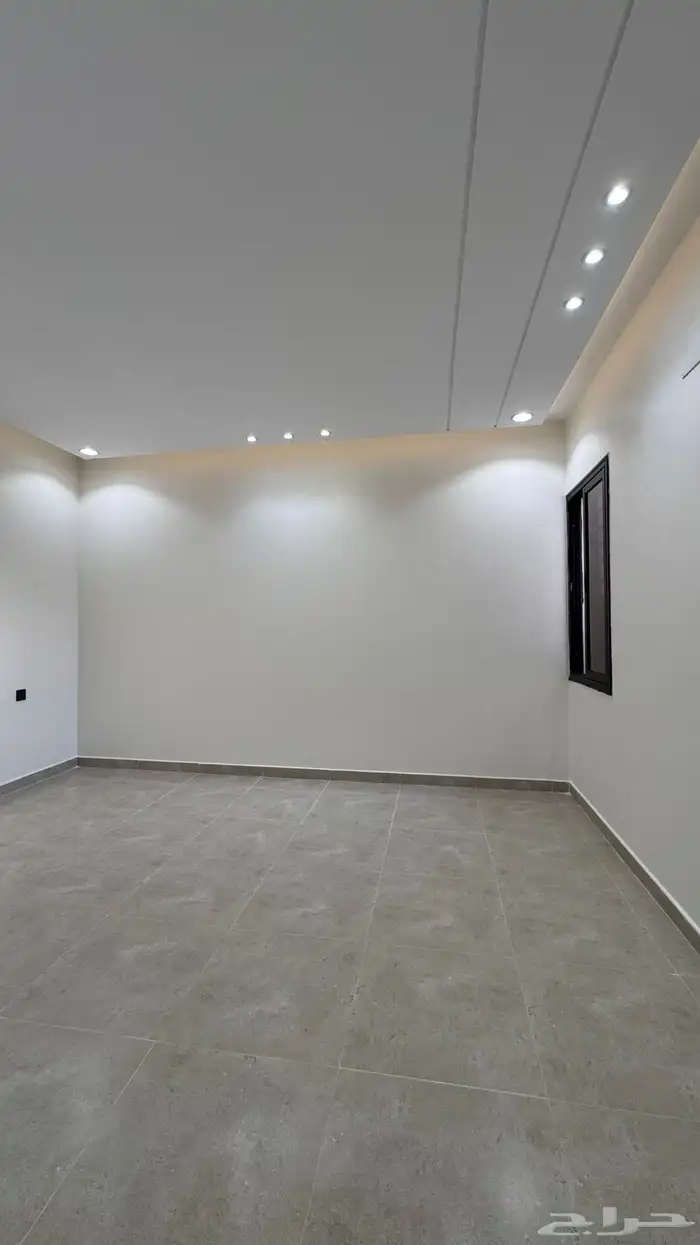 للبيع شقه 6 غرف مع سطح مصعد جاهز 550 الف حى الضيافه 15