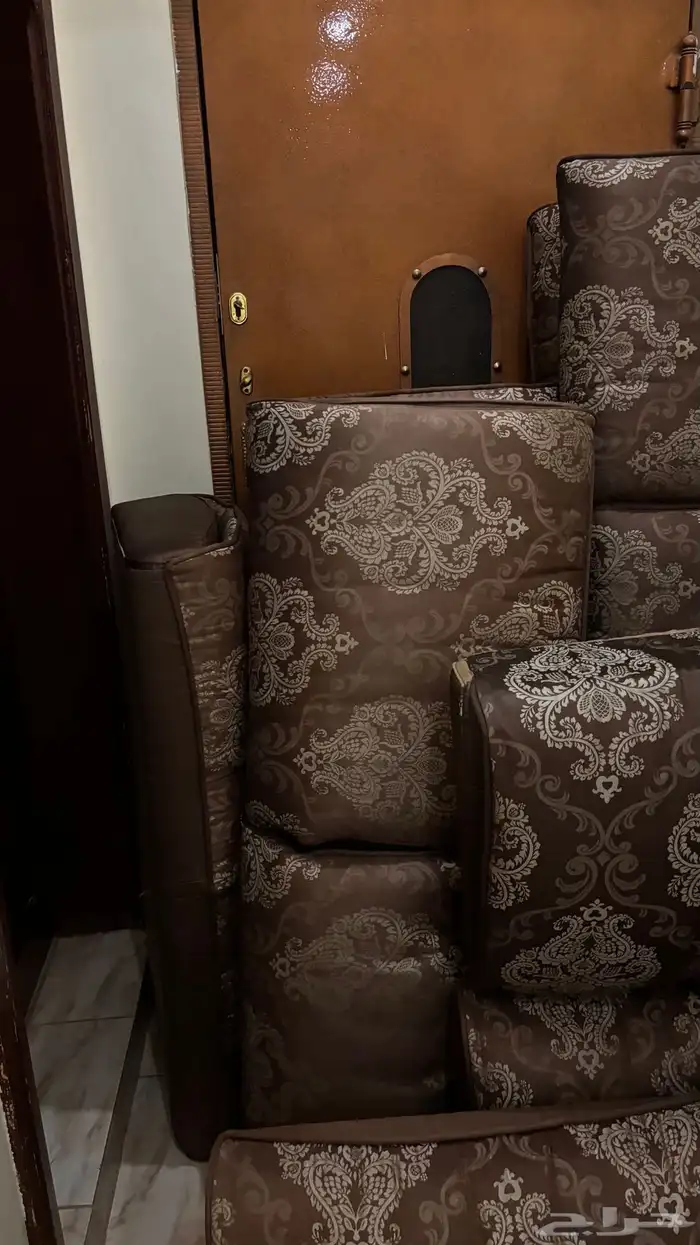 9مخاد  و3 مراكي نضيفه شرط مغسوله ومنضفه 1