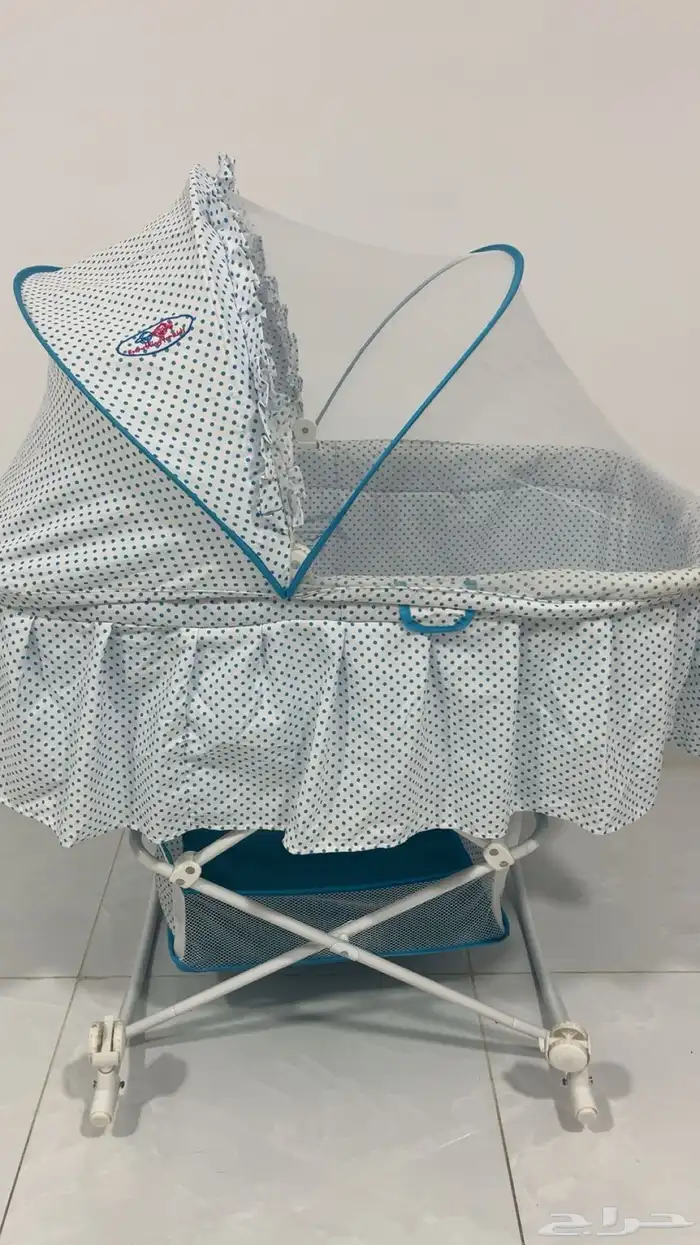 سرير اطفال شبه جديد طابعه وساعه حائط 0