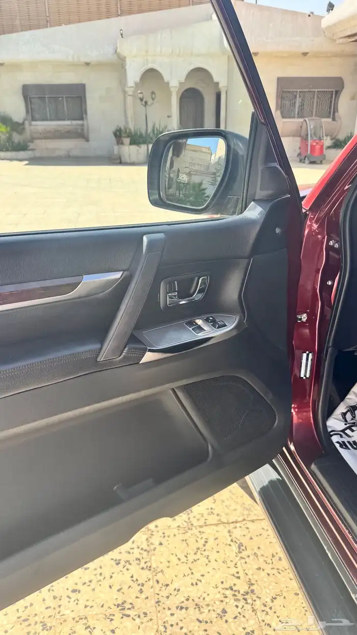 ميتسوبيشي باجيرو ربع 12