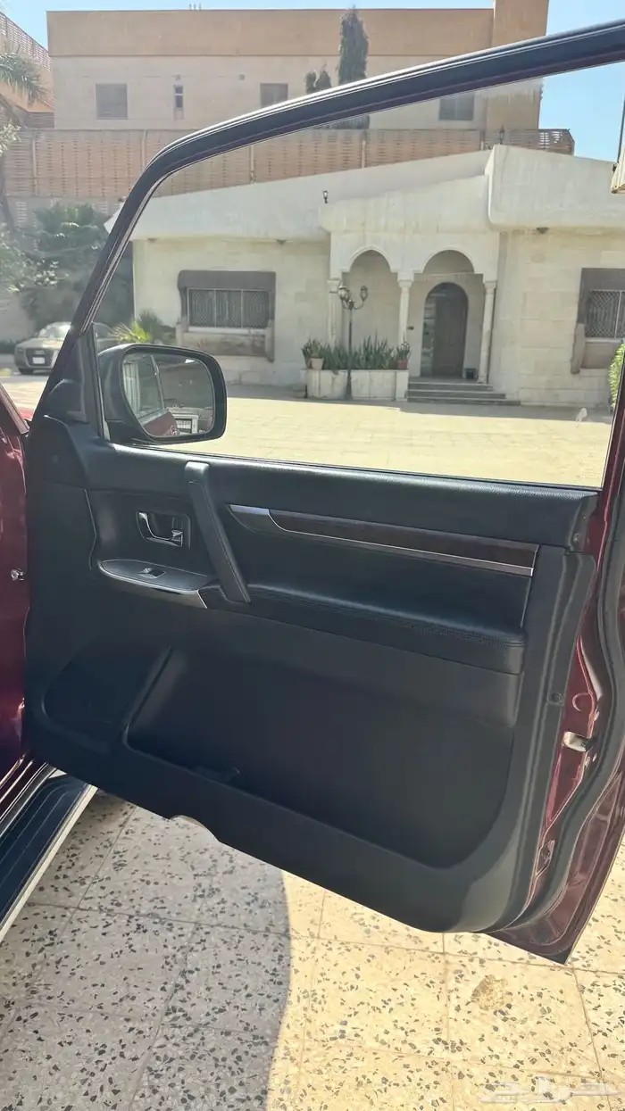 ميتسوبيشي باجيرو ربع 7