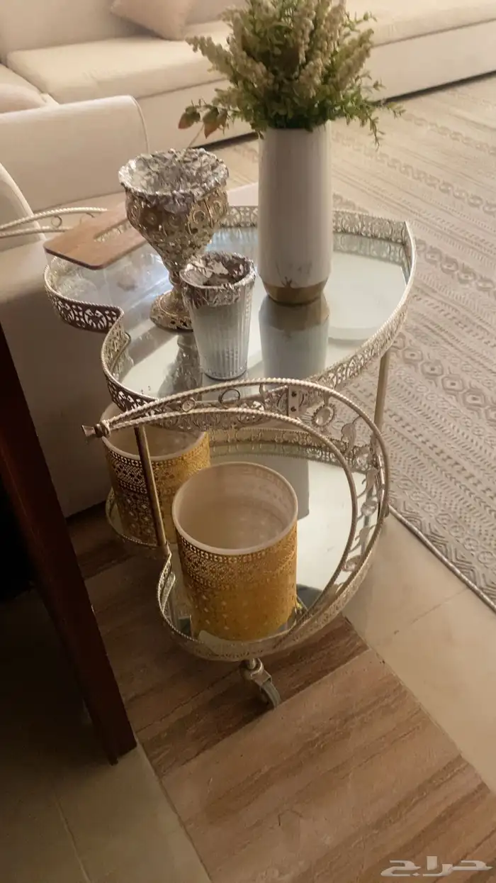 طاولات للبيع 0