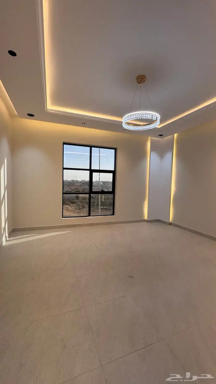 للبيع روف علوى مع ملحق مداخل مستقله من 600 الف بالخميس 5