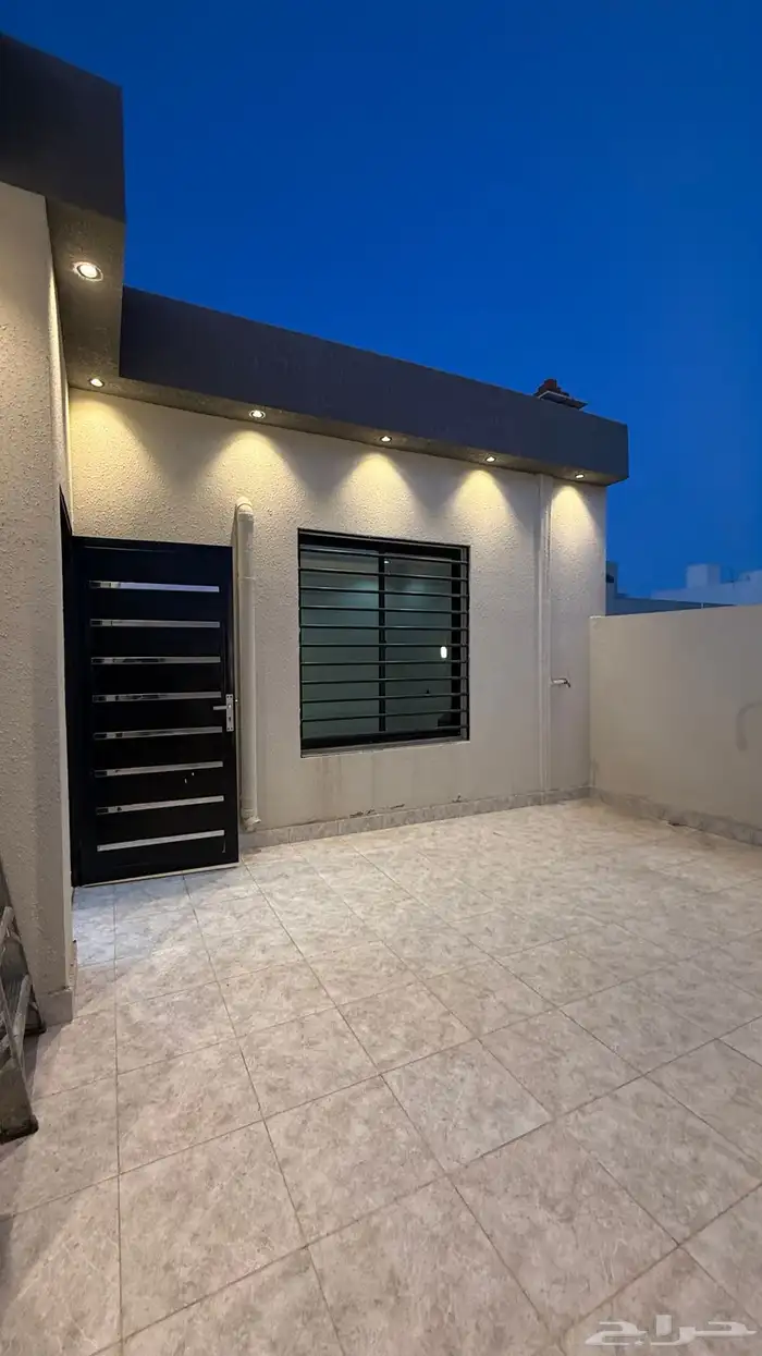 للبيع روف علوى بسعر 650 الف خميس مشيط 30