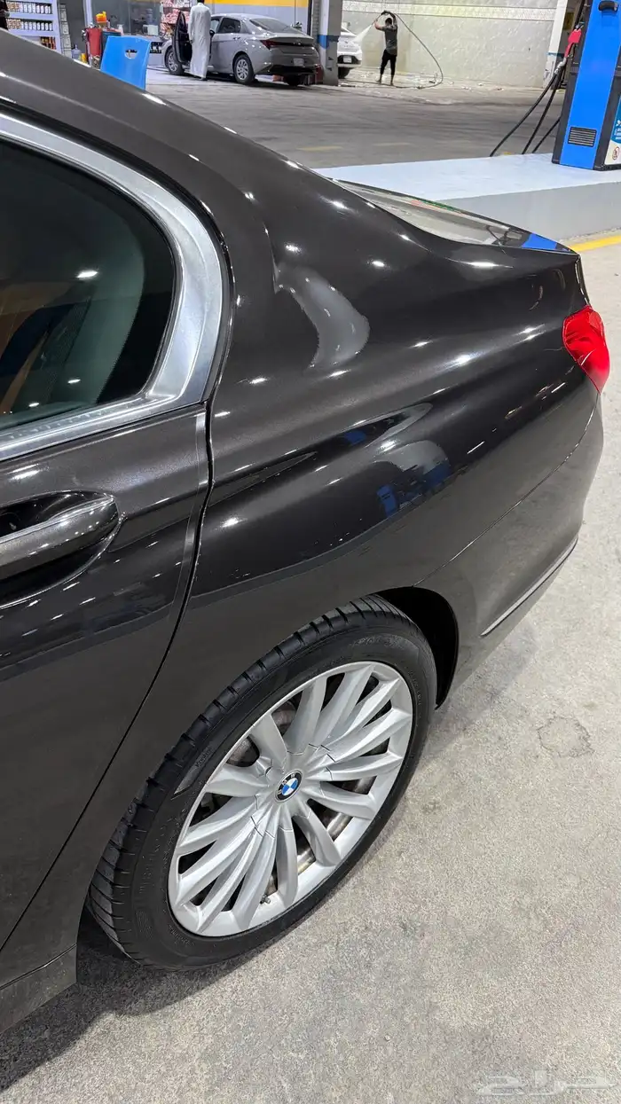 بي ام دبليو BMW 730il موديل 2018 اللون عودي 4