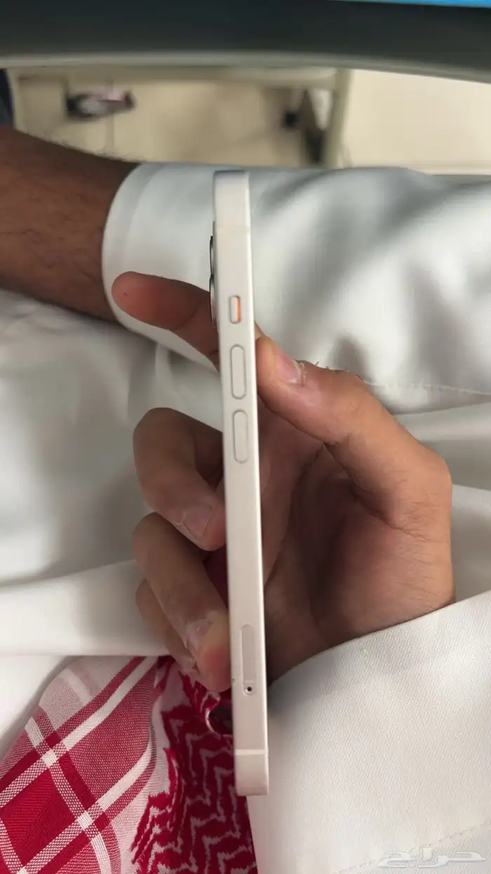 ايفون 14 العادي نظيف 3