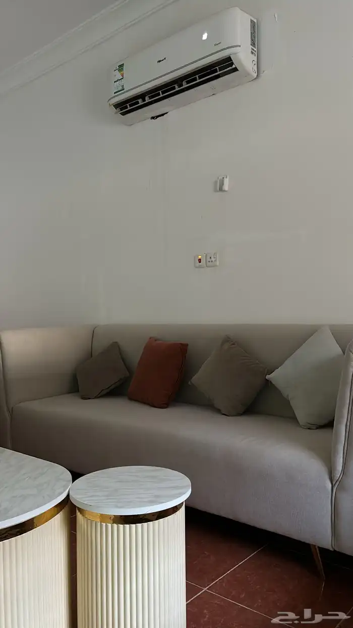 كنب وطاولات للبيع 1