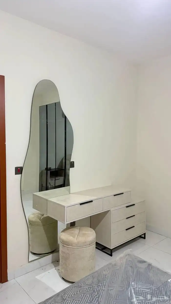 غرفة النوم دواليب ملابس ديكورات طاولات 2