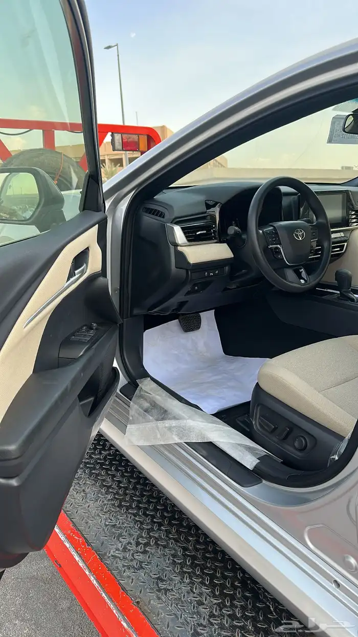 كامري 2025 فضي ستاندر بنزين E 3