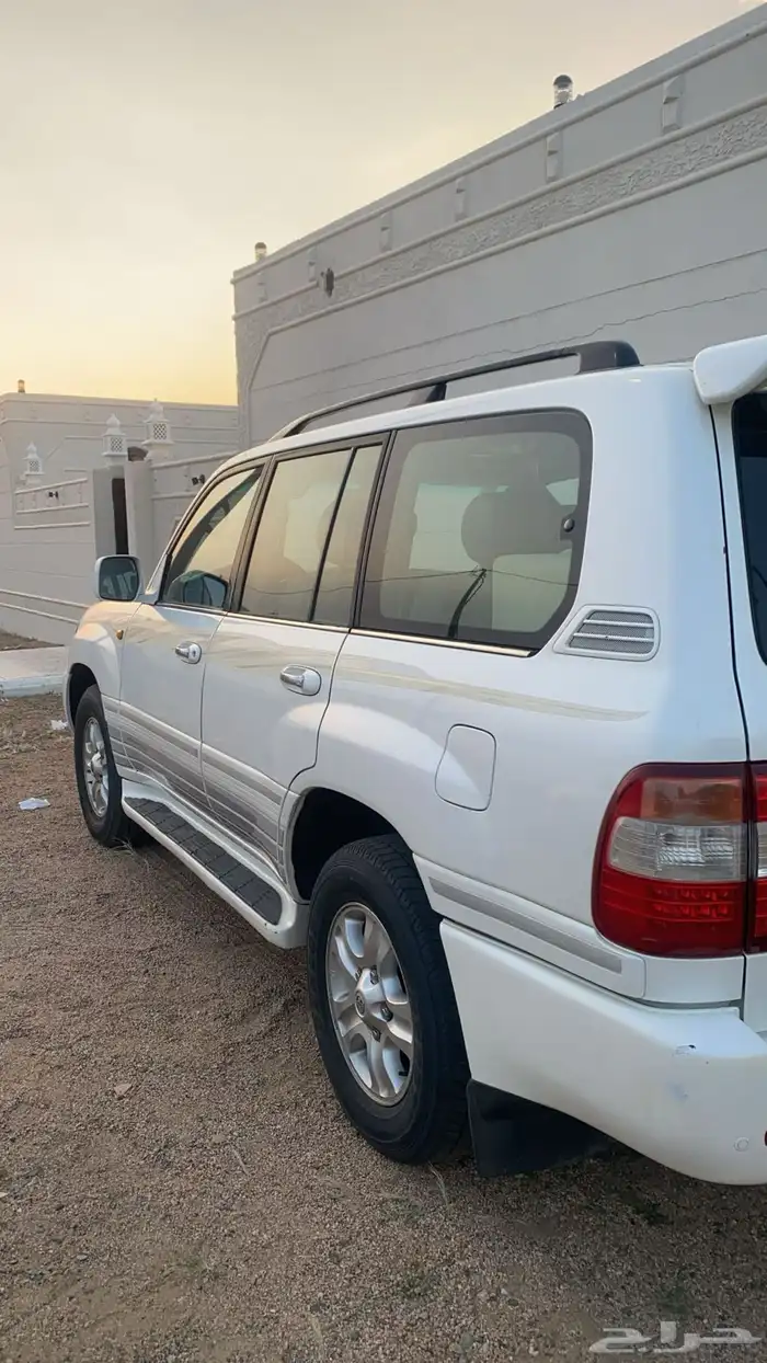 لاندكروزر 206 1