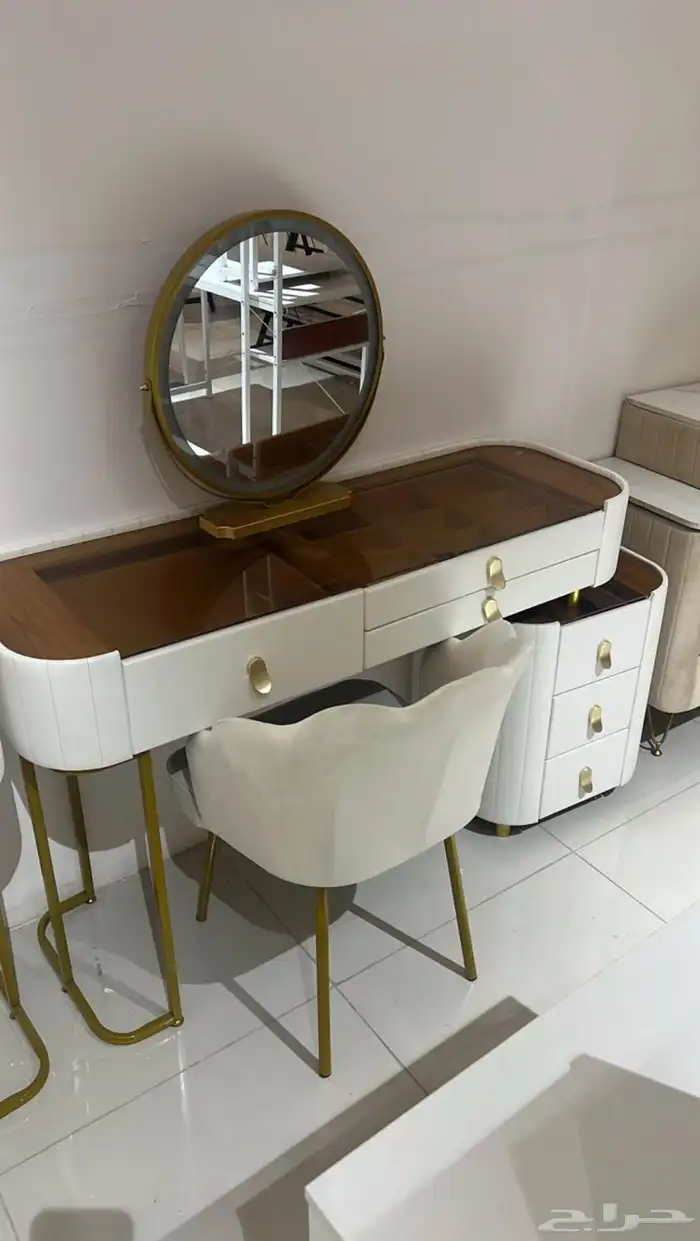 للبيع ثلاجه وتسريحه ومنقل حديد 4