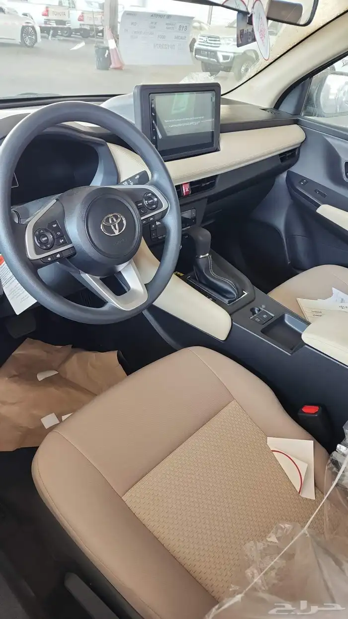 تويوتا يارس واي بلس اسود 2026 3