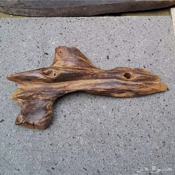 كسرتين عود كلمتانا وزنها 660 جرام و650 جرام شكل جمالي ورائحة 2