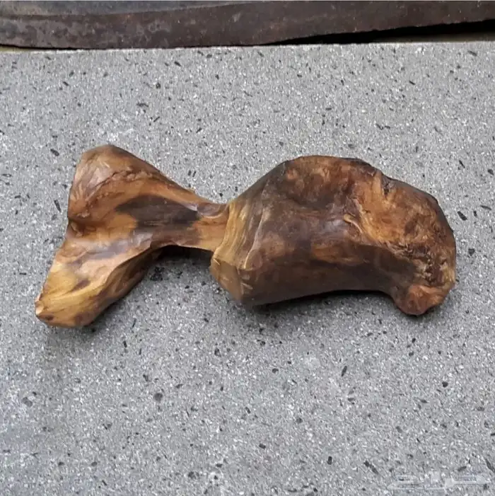 كسرتين عود كلمتانا وزنها 660 جرام و650 جرام شكل جمالي ورائحة 0