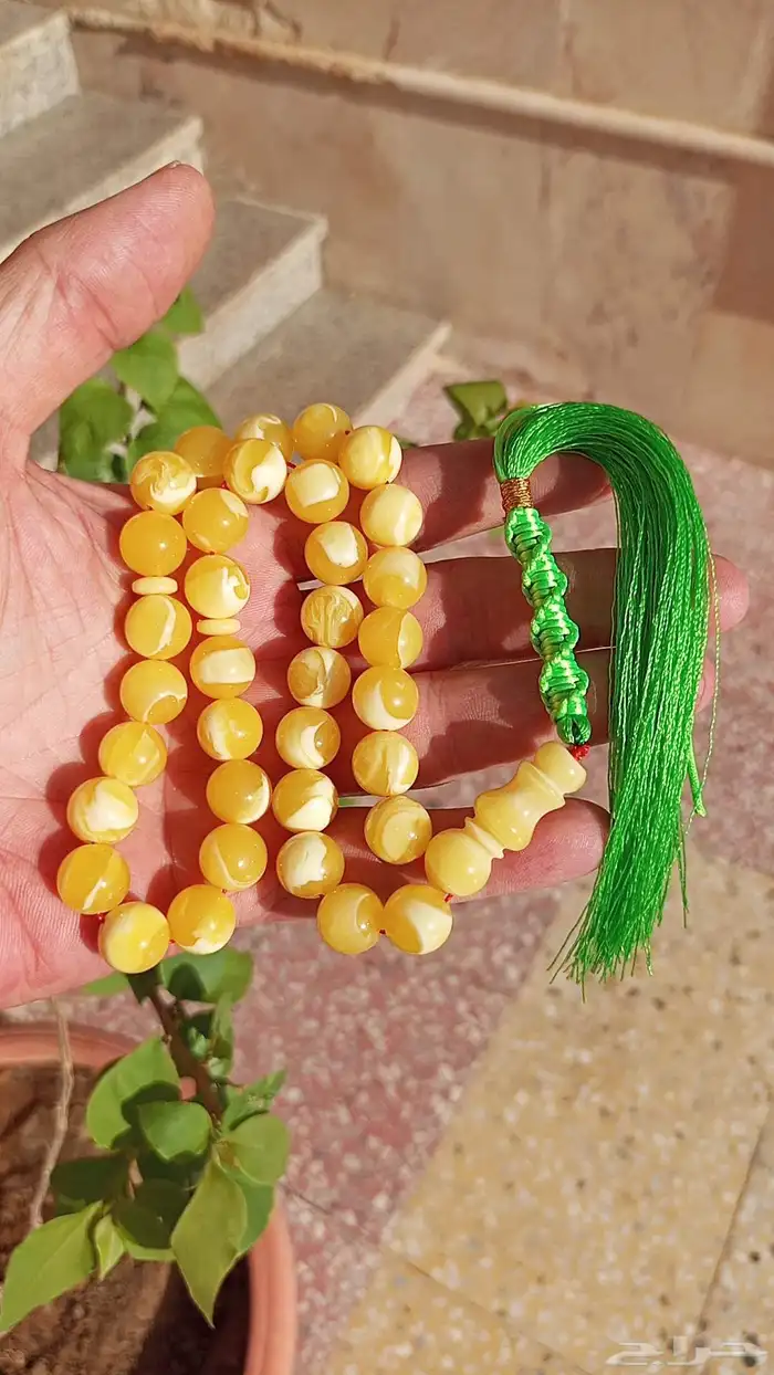 سبحة كهرمان كبس لون قشطة عسل قص دائري رائحة جميلة عدد الخرزا 1