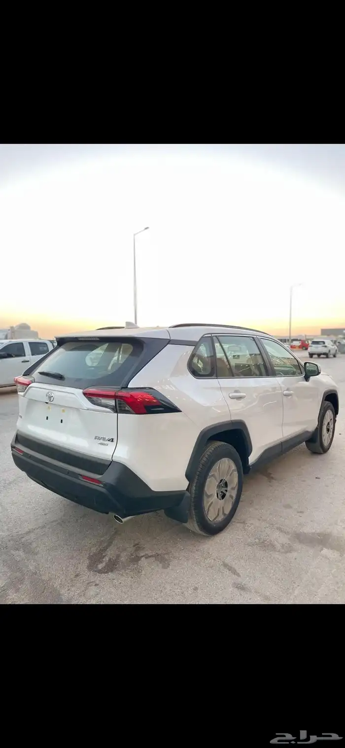 تويوتا راف فور XLE بنزين 2025 فتحة بنزين 1