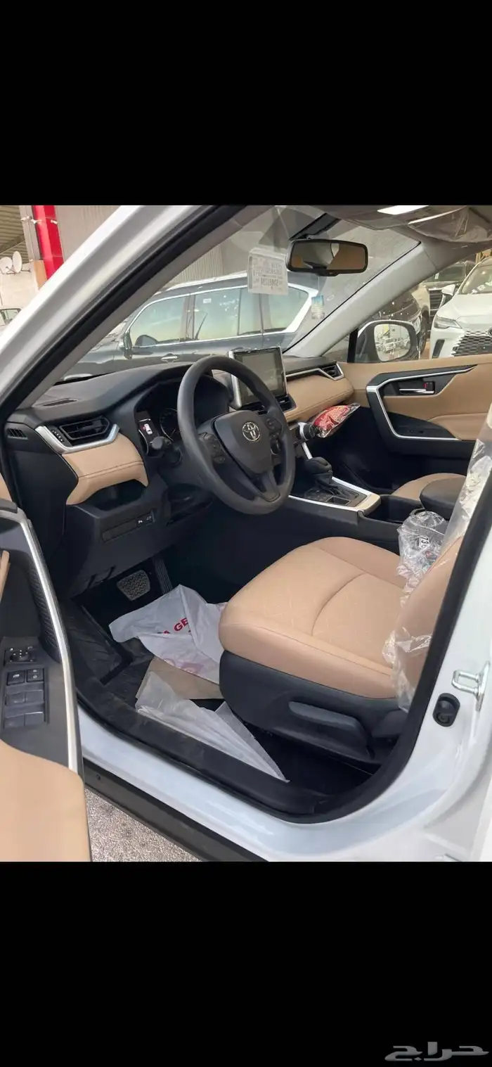 تويوتا راف فور XLE بنزين 2025 فتحة بنزين 8