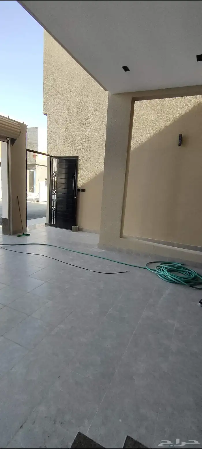 للبيع شقق ارضية وارواف علوية موقع مميز تشطيبات فاخرة 4