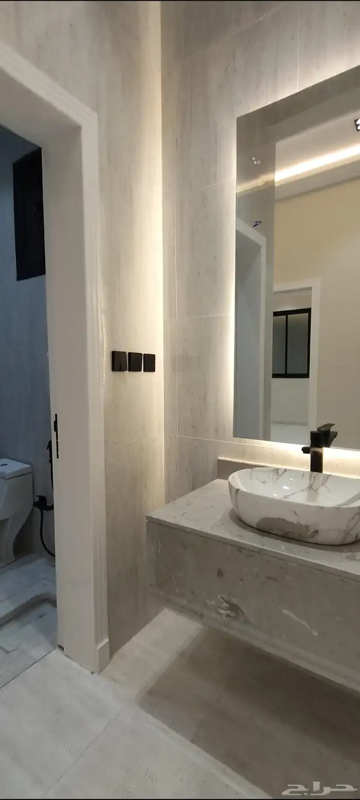 للبيع شقق ارضية وارواف علوية موقع مميز تشطيبات فاخرة 23